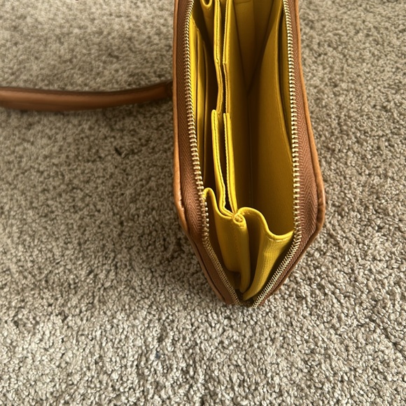 Cute Tan Fossil wristlet/wallet. - Picture 5 of 10